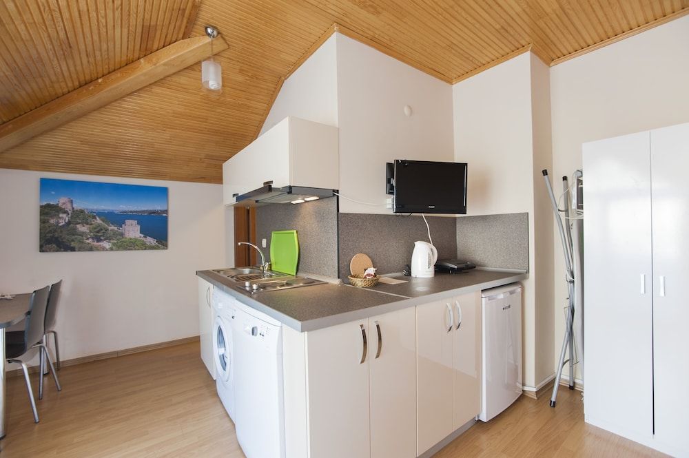 Blueway Hotel Residence Deluxe Suite with Balcony 7