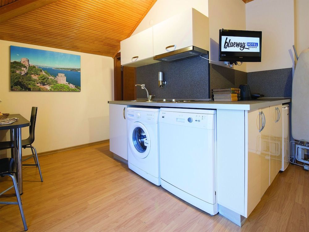 Blueway Hotel Residence Deluxe Suite with Balcony 9