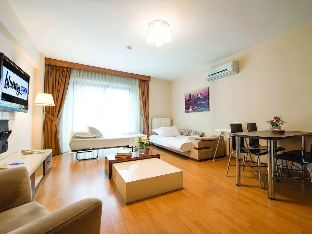 Blueway Hotel Residence Family Suite 6