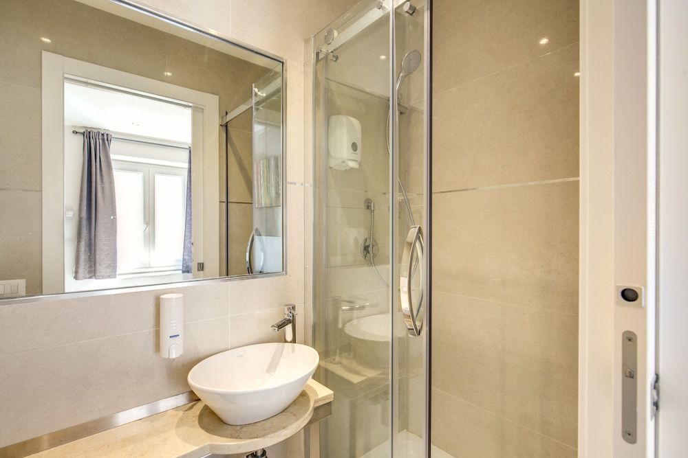 Aurelia Vatican Apartments Double or Twin Room 5