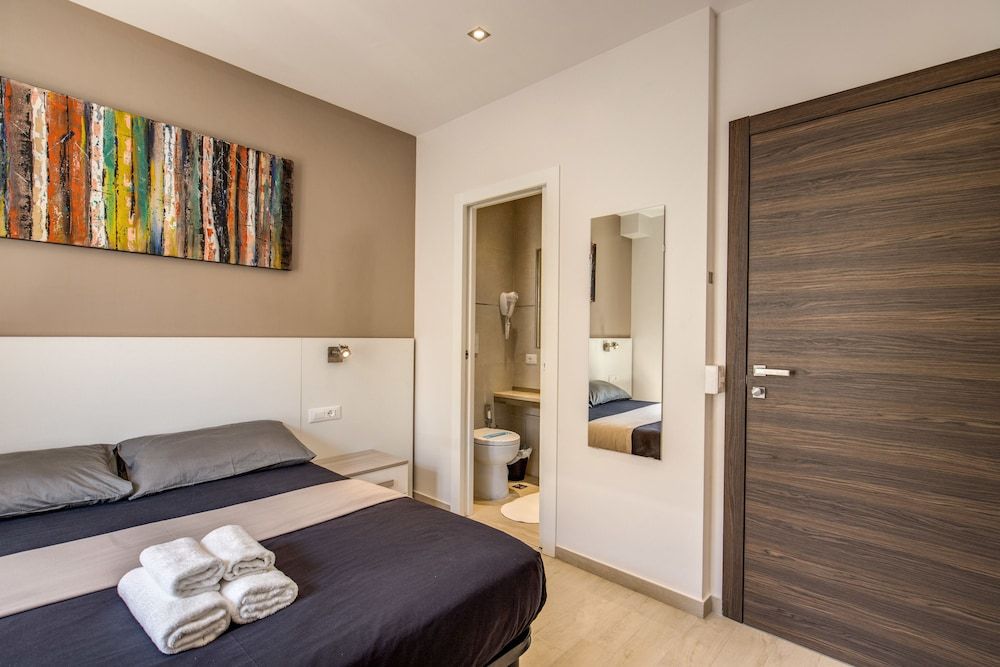 Aurelia Vatican Apartments Double or Twin Room 2