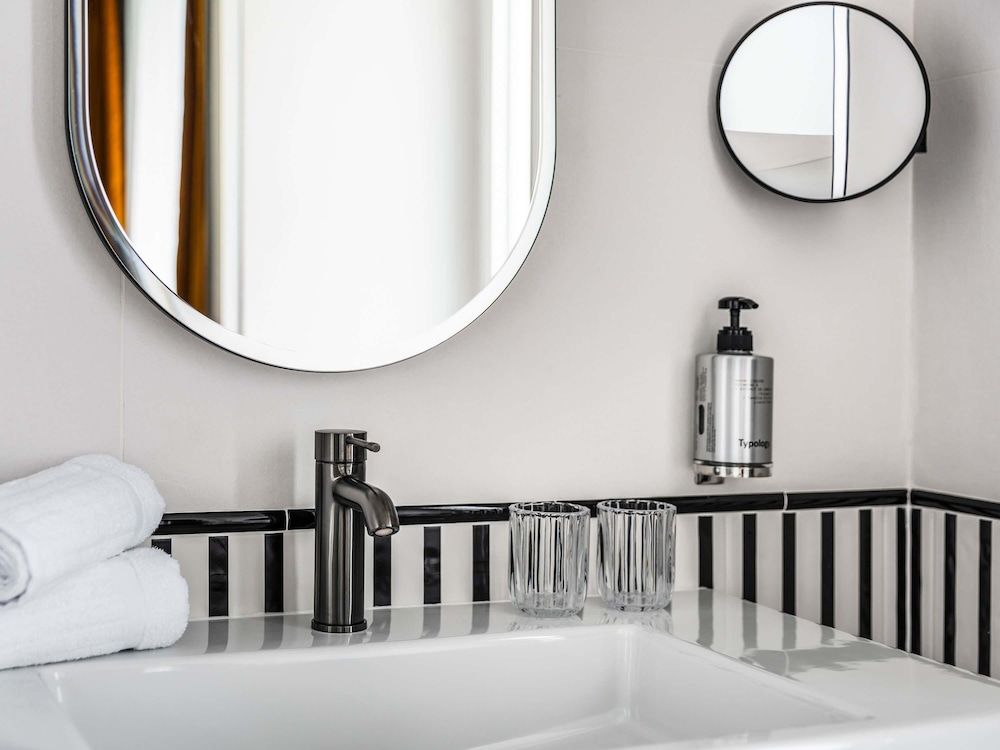 Hotel Faubourg Galant Paris - Handwritten Collection Superior Room, 1 Queen Bed 4