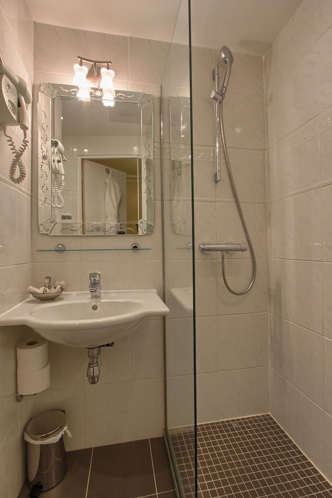 Timhotel Tour Montparnasse Comfort Single Room 2