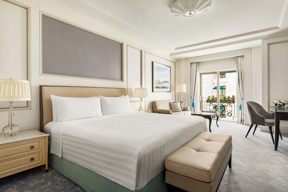 Shangri-La Bosphorus, Istanbul Deluxe Room, 1 King Bed 3