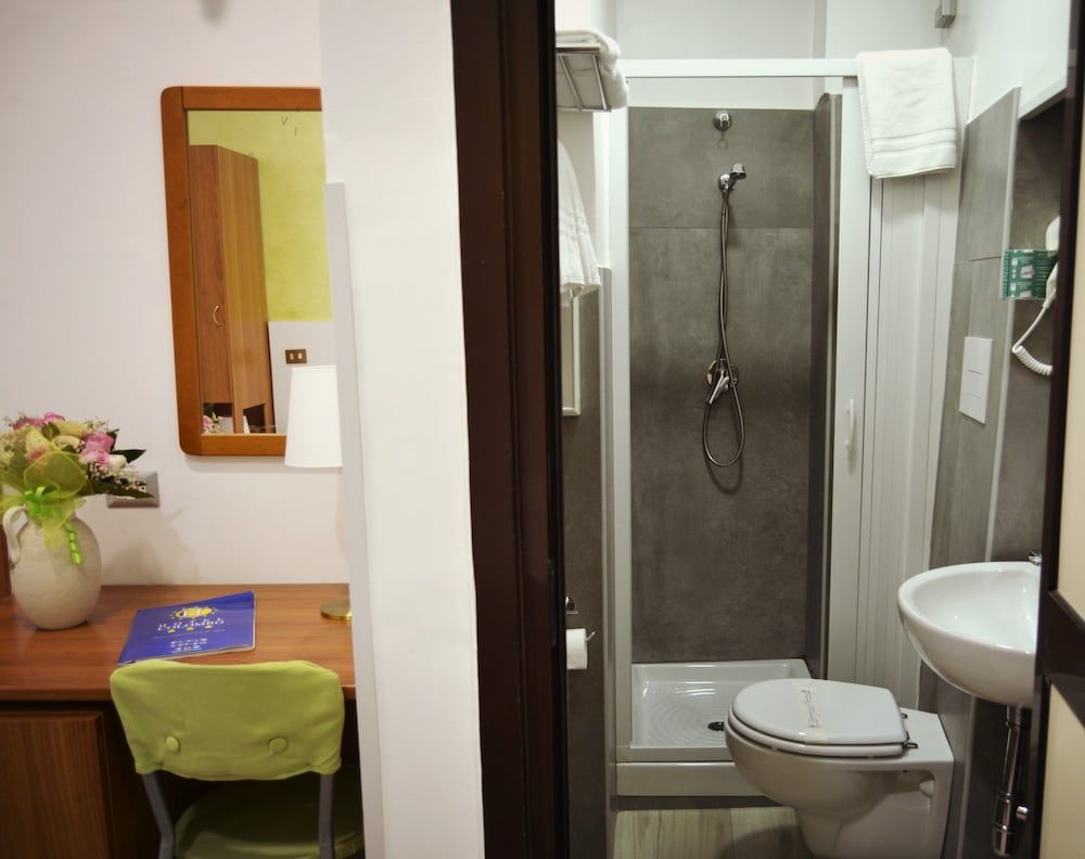 Hotel Colombo Basic Double Room 4