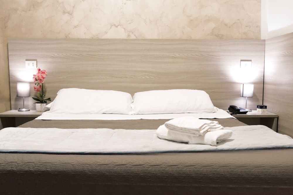 Hotel Colombo Basic Double Room 2