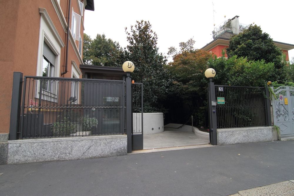 undefined Hotel Metro 2