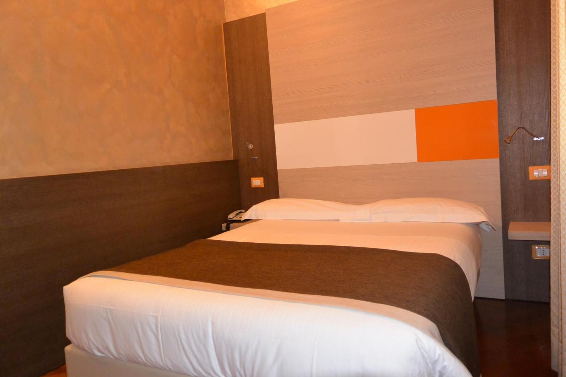 undefined Hotel Metro 4