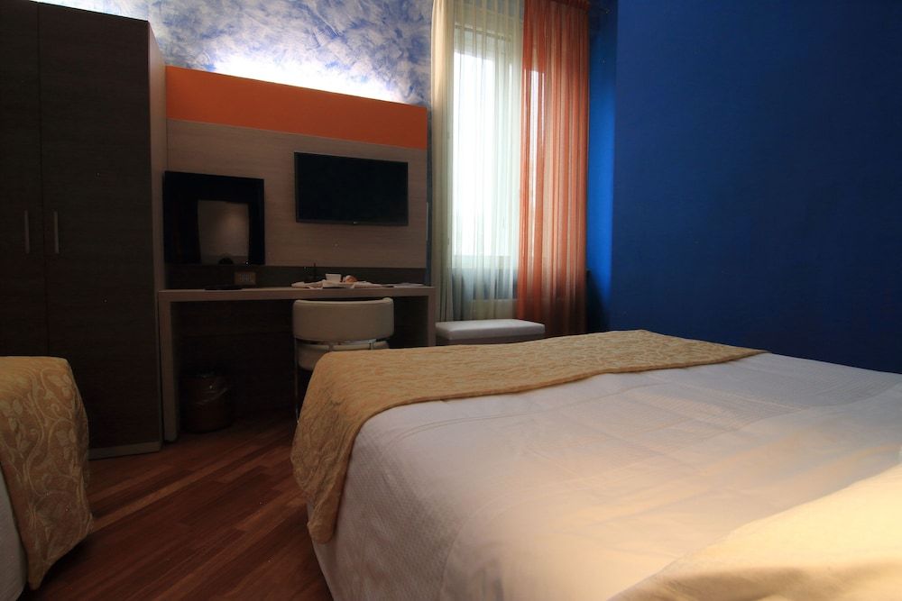 undefined Hotel Metro 10