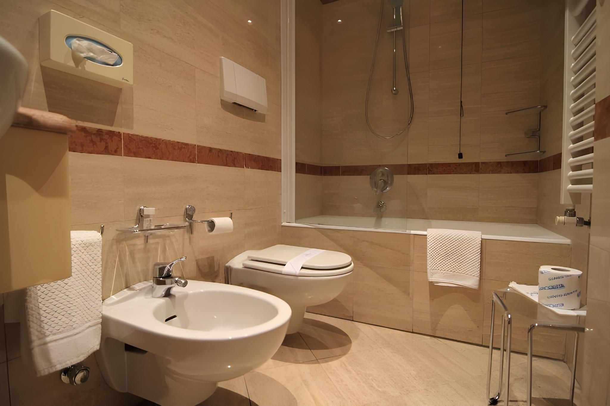 undefined Hotel Metro 6