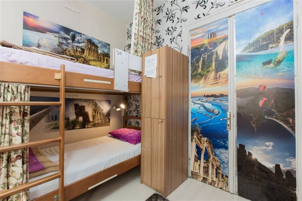 Shared Dormitory, Women only