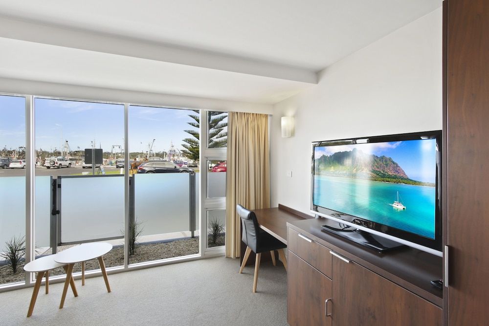 Bellevue on the Lakes Executive Spa Suite 12