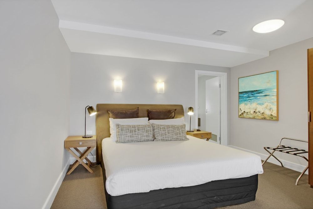 Bellevue on the Lakes Classic Room 2