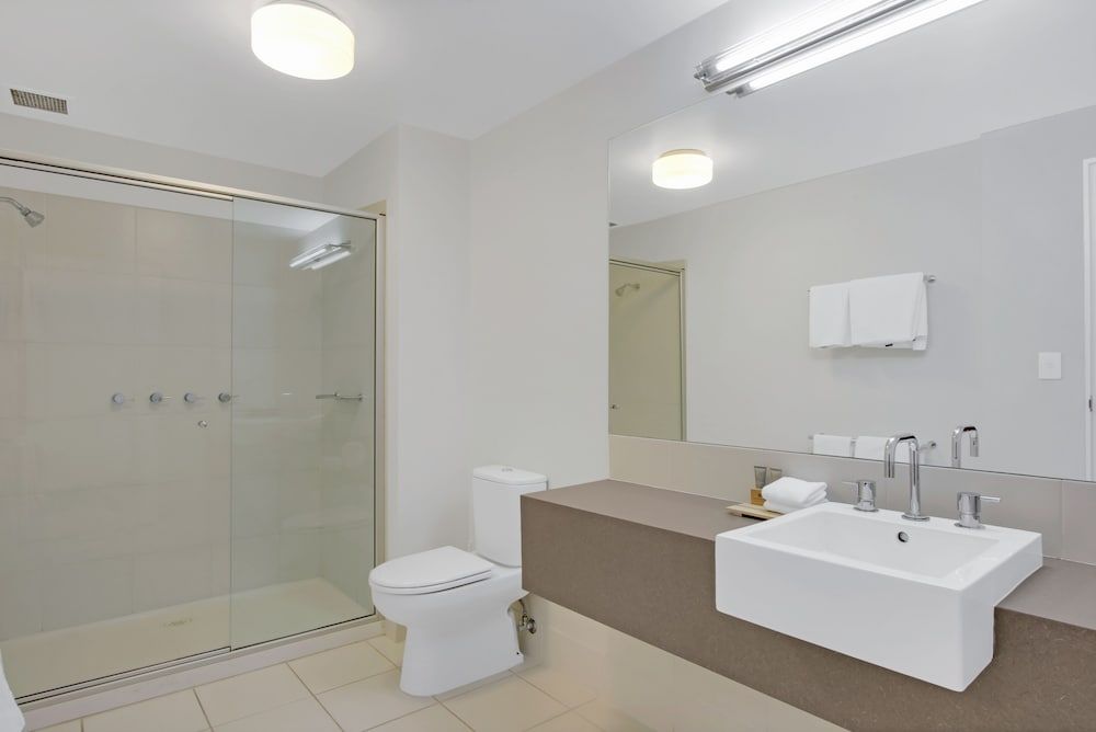 Bellevue on the Lakes Classic Room 4