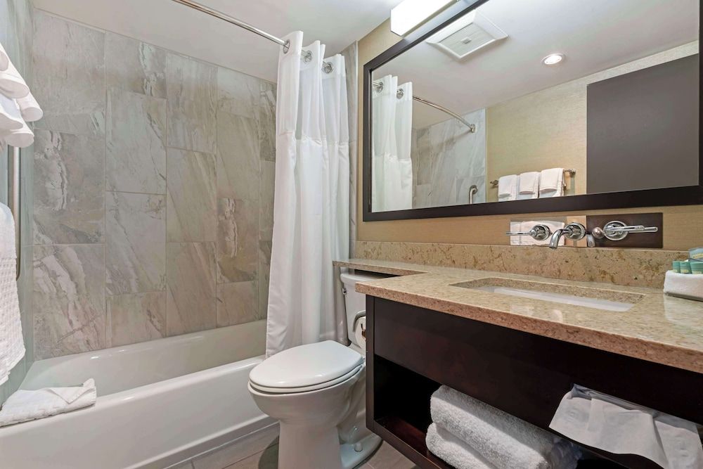 Best Western Northgate Inn Standard Room, 2 Queen Beds, Refrigerator & Microwave, Ground Floor (Pet Friendly) 3