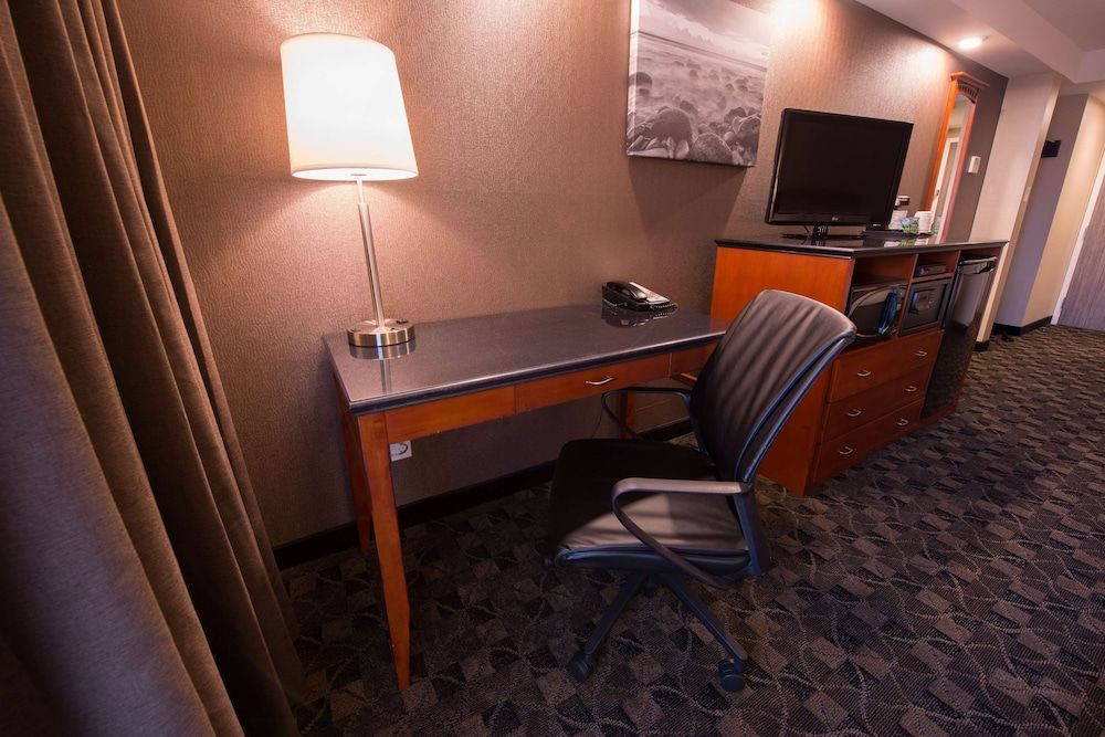 Best Western Northgate Inn Standard Room, 2 Queen Beds, Refrigerator & Microwave, Ground Floor (Pet Friendly) 4