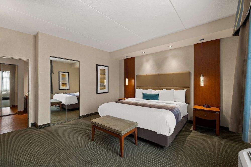 Suite, 1 King Bed, Non Smoking, Fireplace