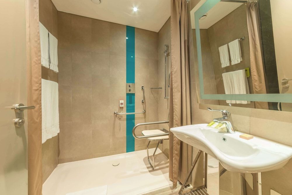 Hilton Garden Inn Istanbul Airport Room, 1 King Bed, Accessible 10