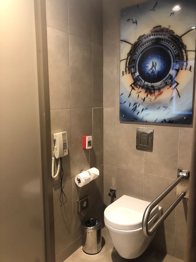 Hilton Garden Inn Istanbul Airport Room, 1 King Bed, Accessible 5