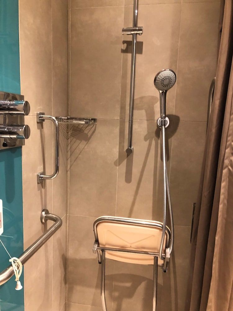 Hilton Garden Inn Istanbul Airport Room, 1 King Bed, Accessible 8