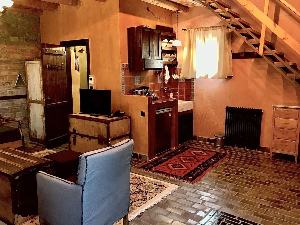 Montanema Handmade Village Duplex 8