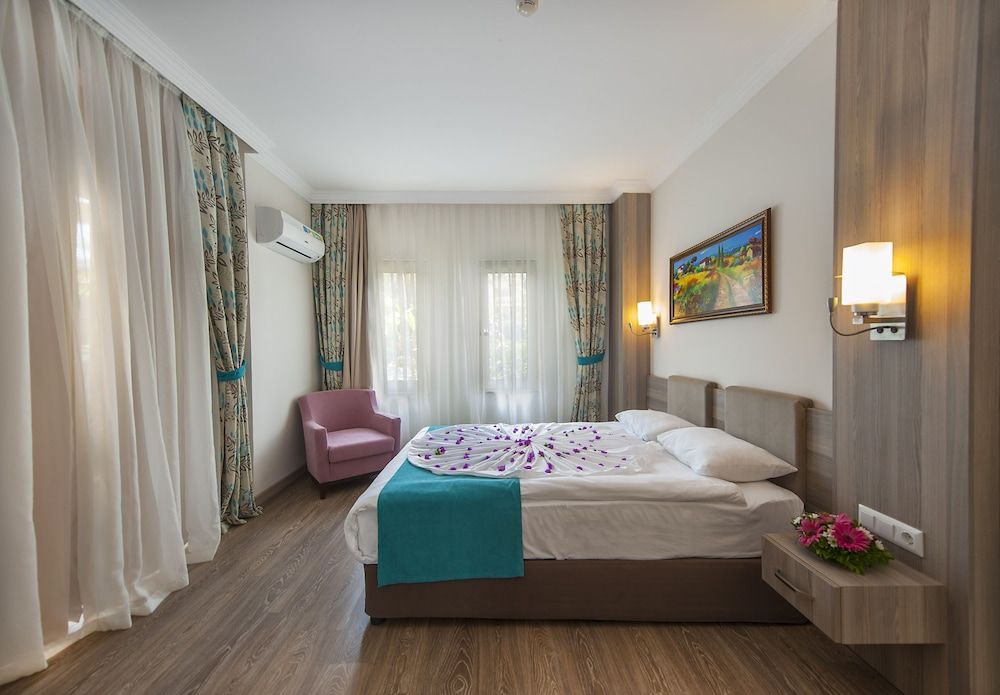 Crystal Aura Beach Resort & Spa – All Inclusive Standard Room 4