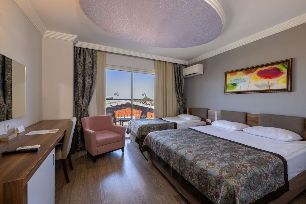 Crystal Aura Beach Resort & Spa – All Inclusive Standard Room 9