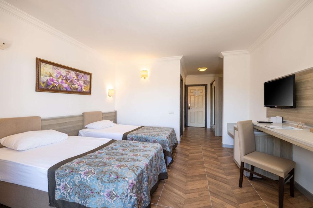 Crystal Aura Beach Resort & Spa – All Inclusive Standard Room Aquapark View 5