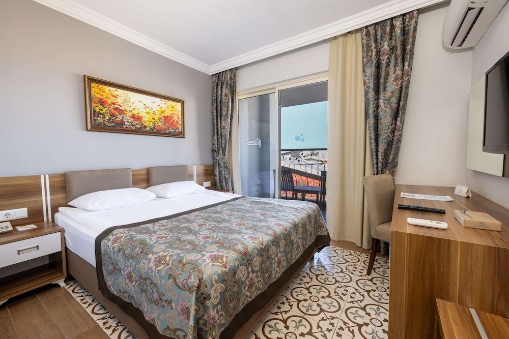 Crystal Aura Beach Resort & Spa – All Inclusive Standard Room 7