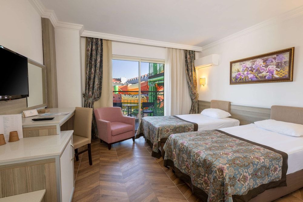 Crystal Aura Beach Resort & Spa – All Inclusive Standard Room Aquapark View 4