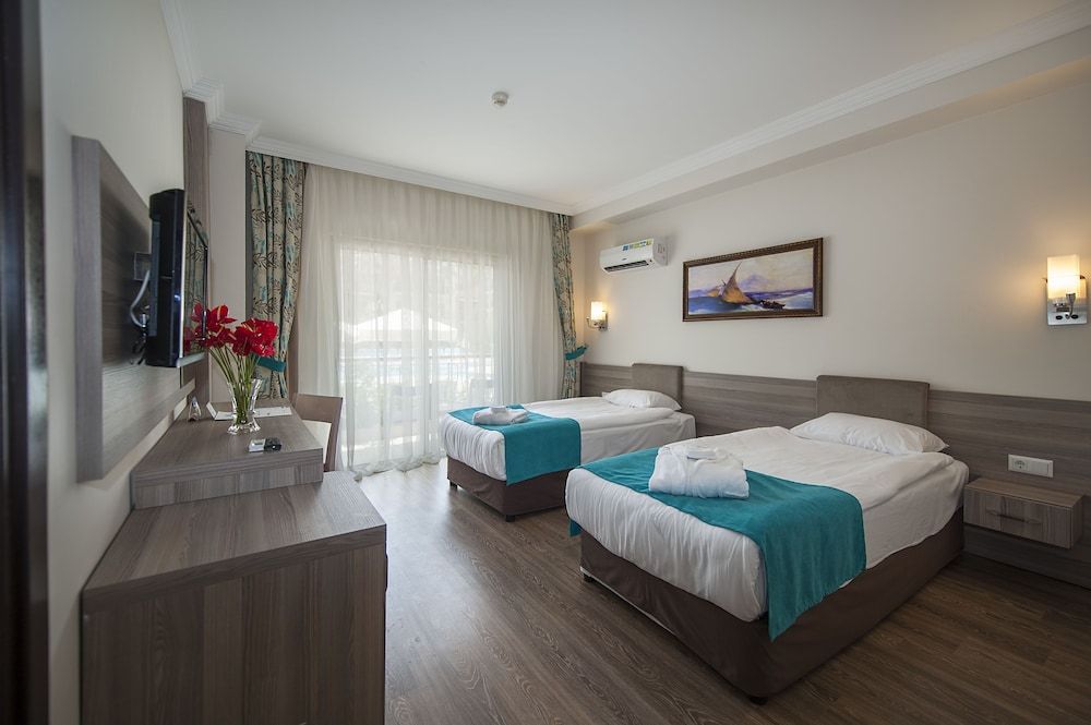 Crystal Aura Beach Resort & Spa – All Inclusive Standard Room 10