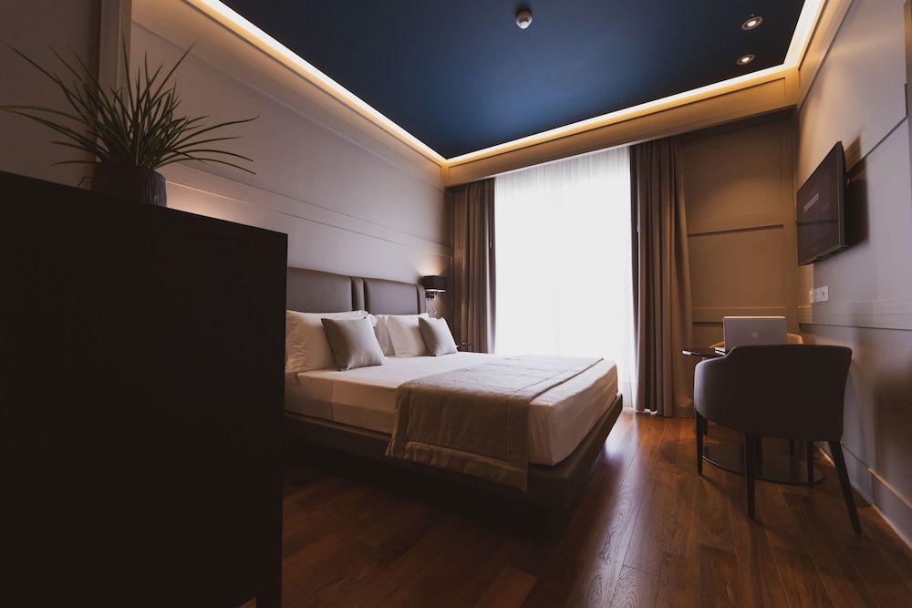 Callistos Hotel & Spa Junior Quadruple Room (Junior Suite)