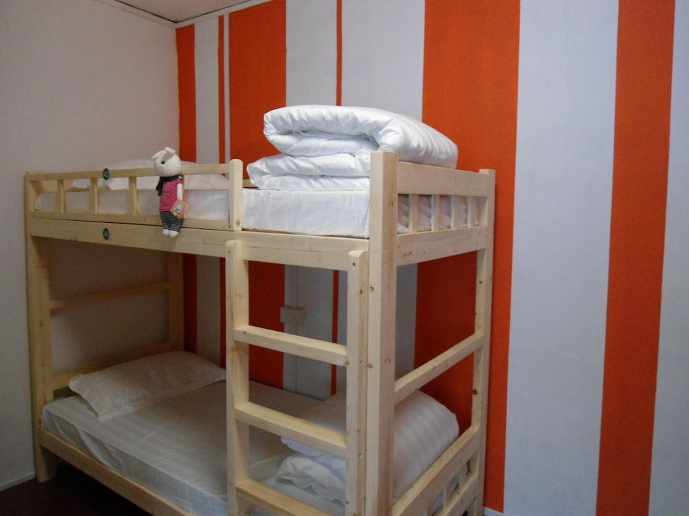 1 Bed in 8-Bed Female Room