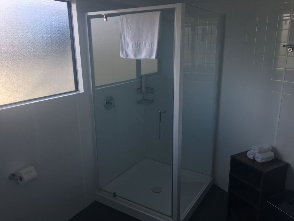 Four Seasons Motel Studio 6