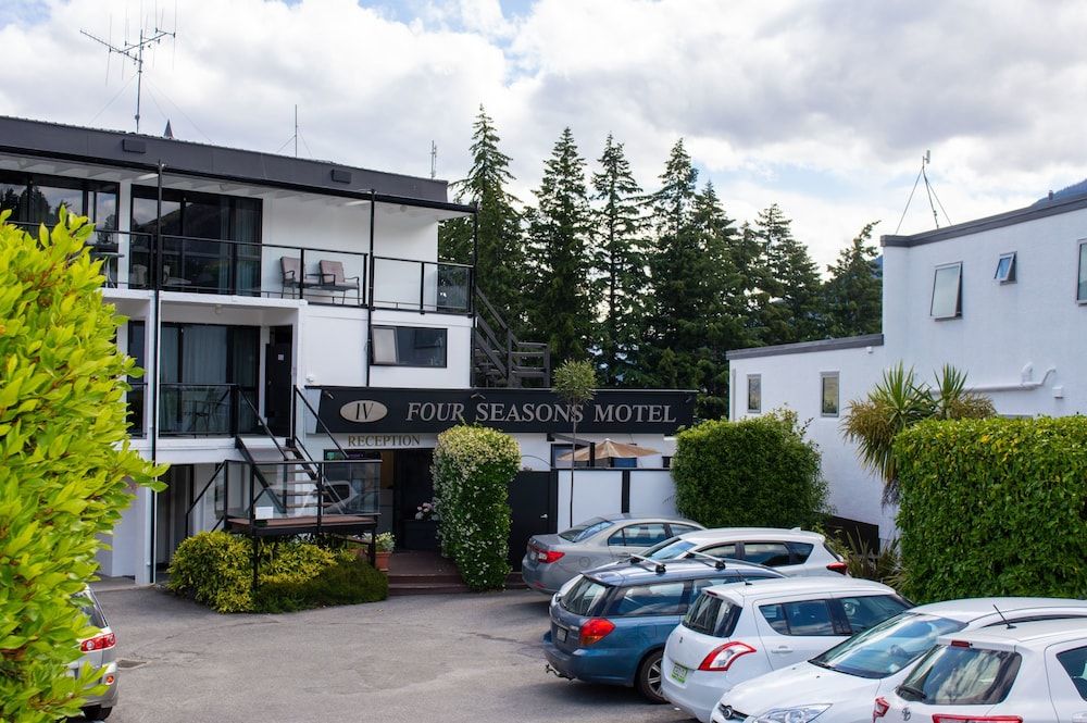 undefined Four Seasons Motel 4