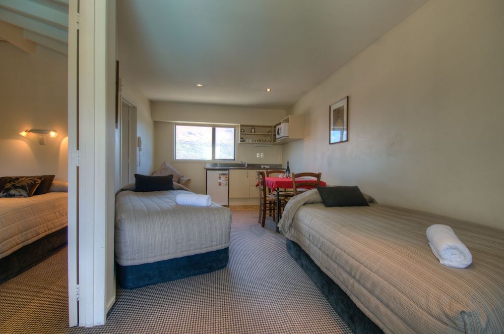 undefined Four Seasons Motel 2