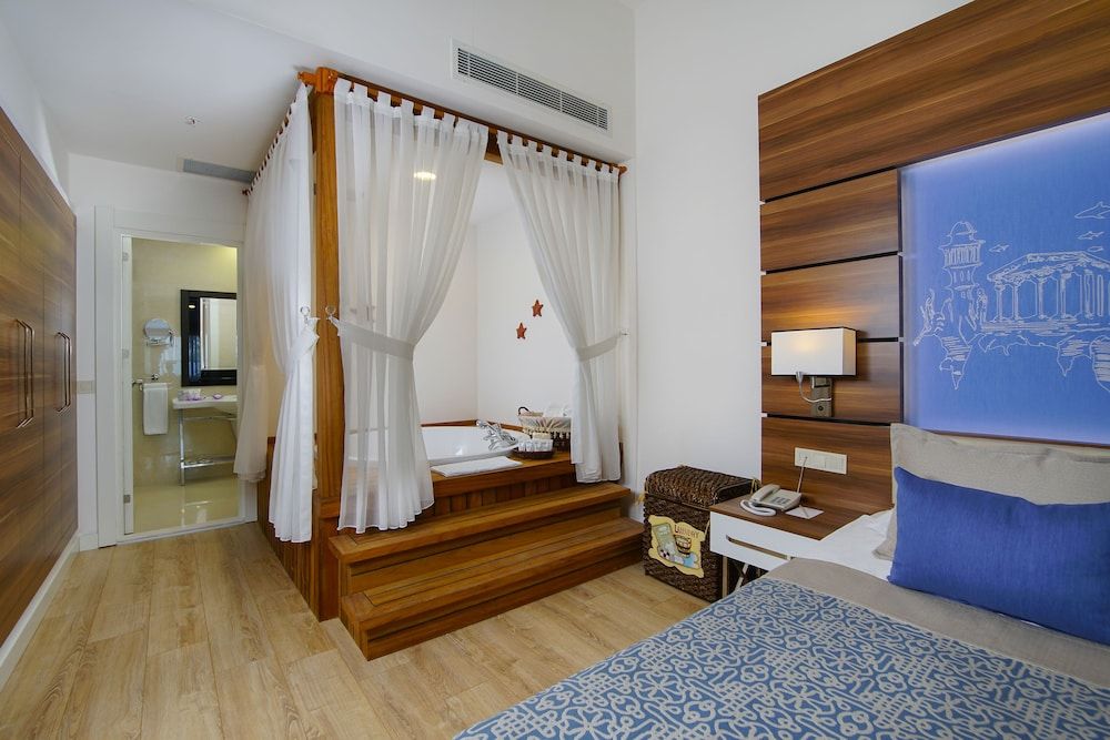 Jacuzzi Suite