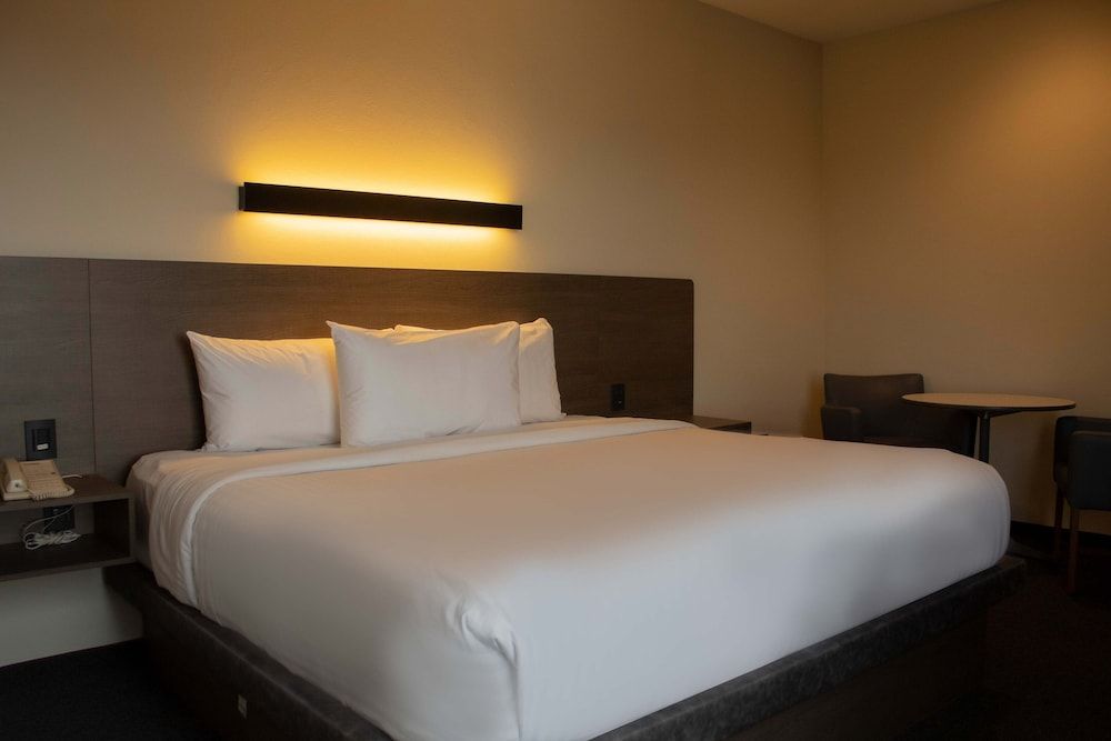 Holiday Inn Express Mexico City Satelite by IHG Suite, 1 King Bed 4