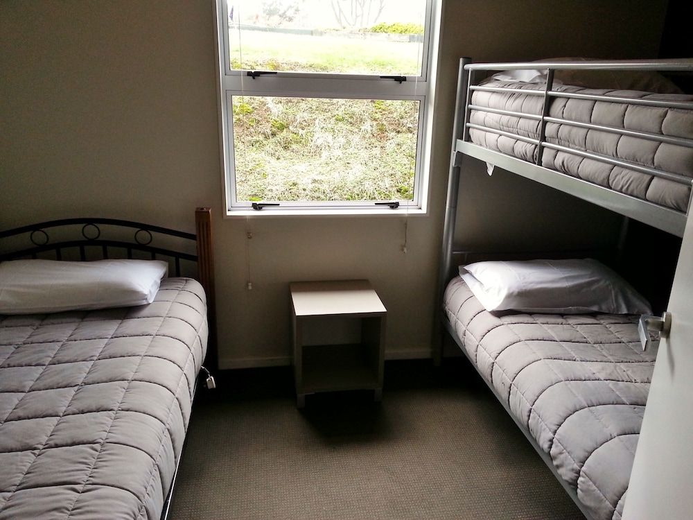 Taupo DeBretts Spa Resort Deluxe Chalet, 3 Bedrooms 2