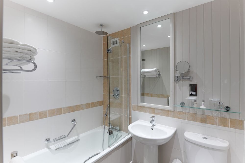 The Belsfield Hotel Double Room, Lake View 3