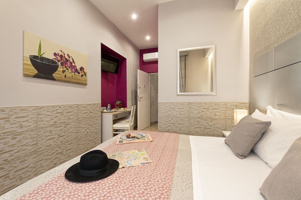 Five Rooms Rome Double Room 2