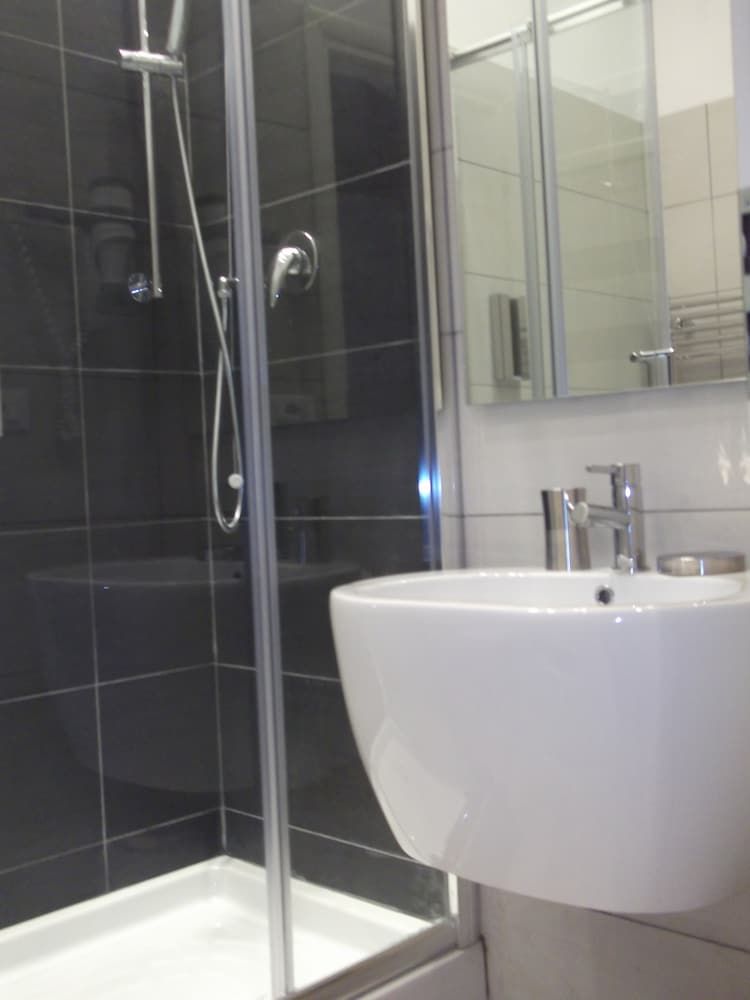 Five Rooms Rome Double Room 9