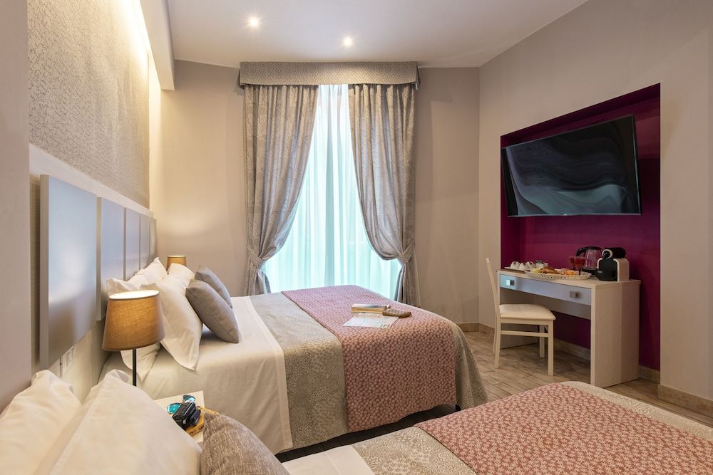 Five Rooms Rome Triple Room 2