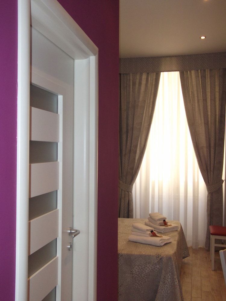 Five Rooms Rome Double Room 11