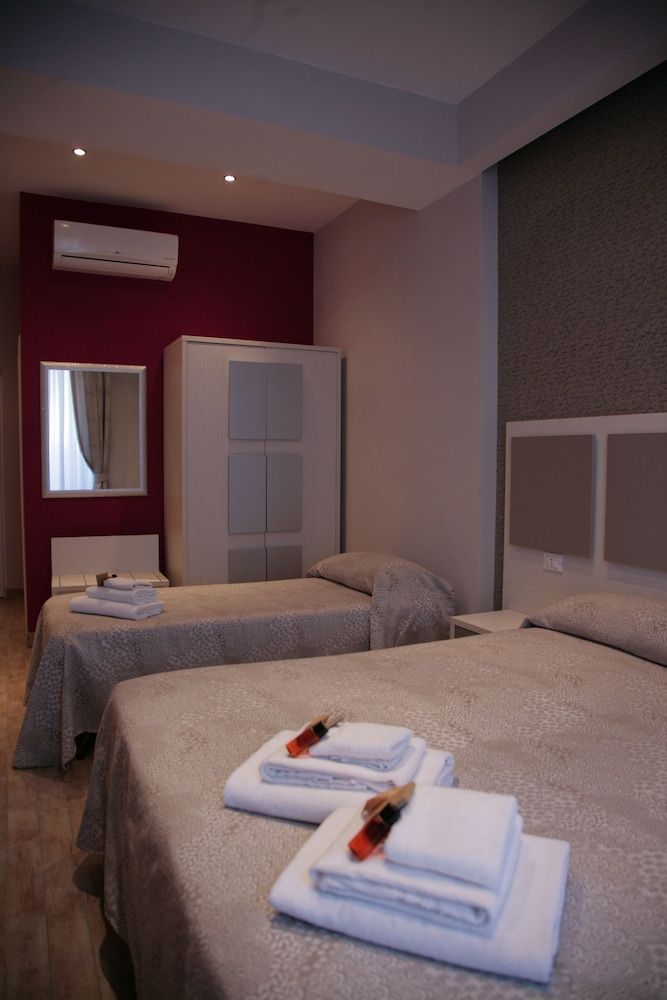 undefined Five Rooms Rome 2