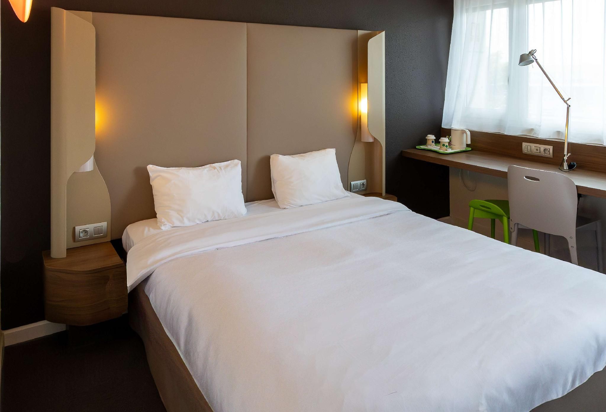 Standard Room - 1 Double Bed