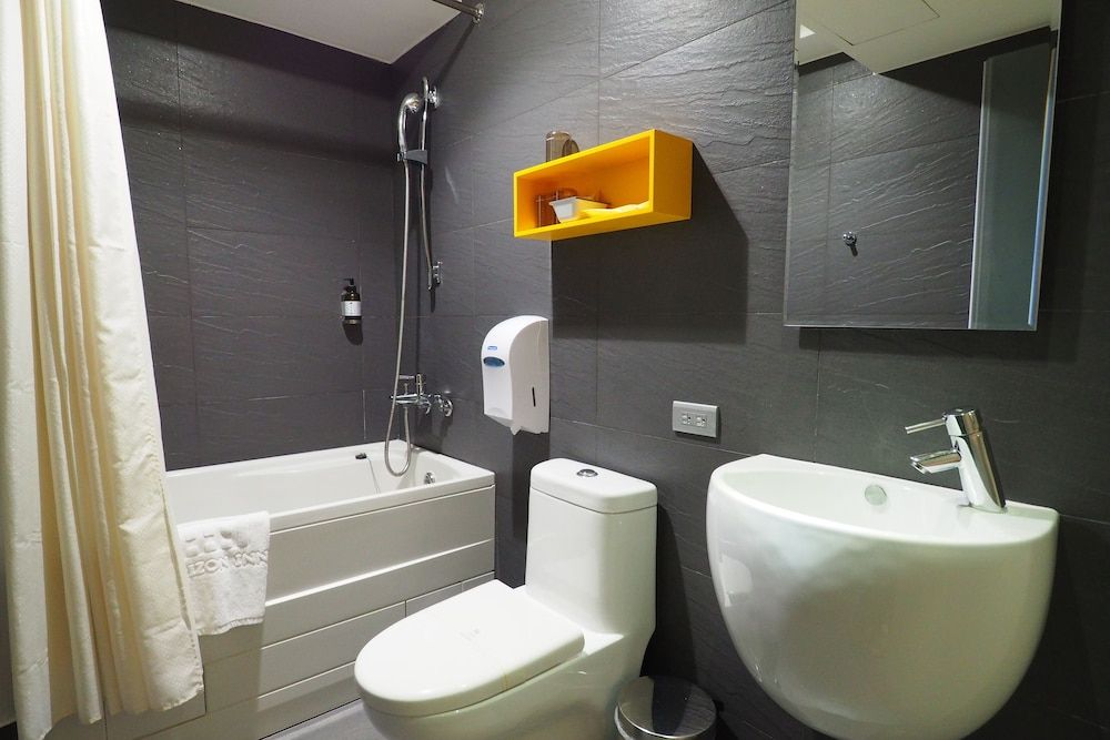 Horizon Inn Deluxe Double Room 5