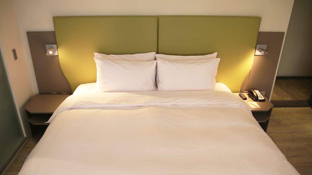 Horizon Inn Deluxe Double Room 2