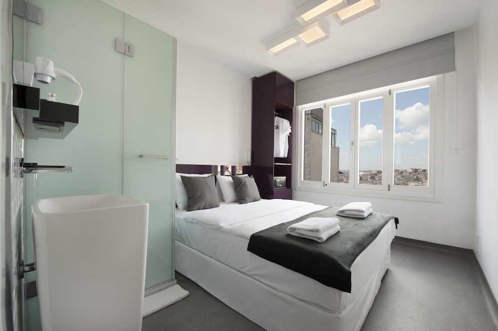 Wabi Hostels Standard Double Room with Private Bathroom and Shared WC