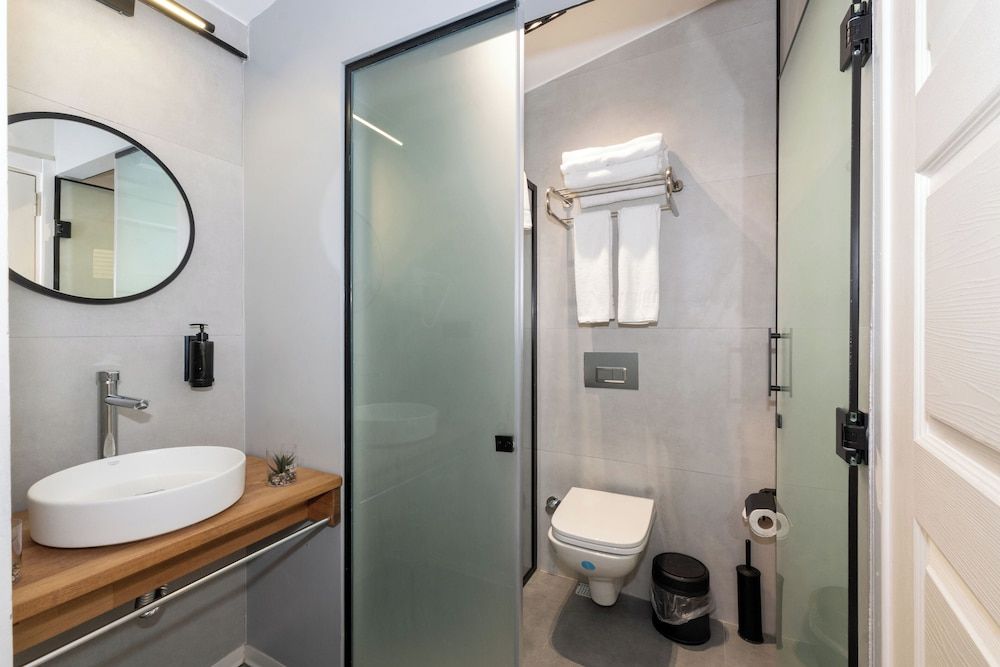 Istanbul Holiday Hotel Budget Room 8